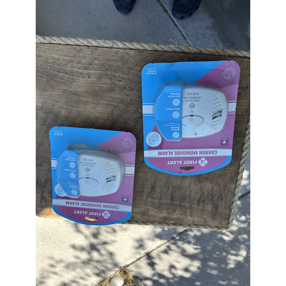 First Alert CO605 Carbon Monoxide Alarm Lot of 2 Plug In Battery Backup New